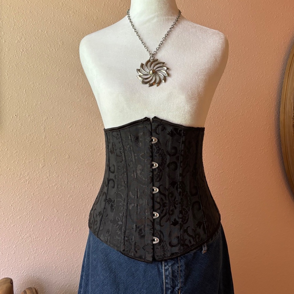 Vampy Goth Under Bust Lace Up Corset